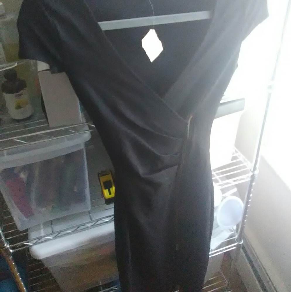 Midi black date night dress 👀